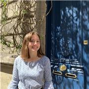 Tuteur donne des cours particuliers en ligne en anglais aux collégiens et lycéens